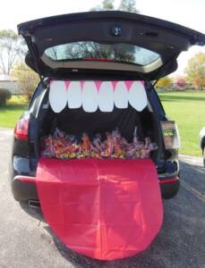 trunk or treat car decorated like a mouth